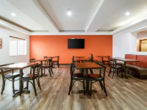 伊可洛吉酒店 尼德姆酒店