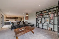 2BR Stay with Fireplace Hot Tub BBQ - Tasman - spa