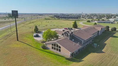 Red Lion Inn & Suites Grimes Hotel a 
