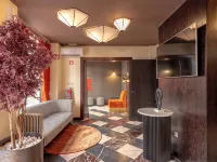 Westlight Lisboa Madalena Hotels near Castelo
