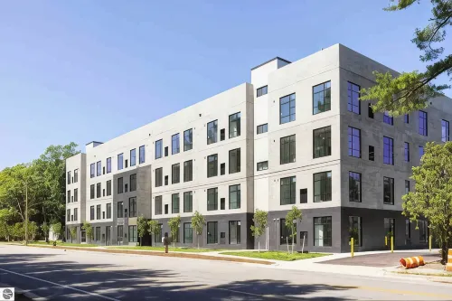 TC 2 BR Condo w/Rooftop Hot Tubs, Top Location, Dog Friendly!