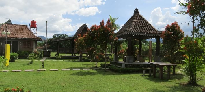 Balkondes Bumiharjo (Kampung Dolanan) Ξενοδοχεία στην πόλη Borobudur