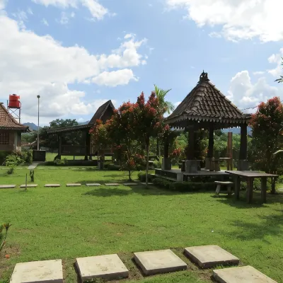 Balkondes Bumiharjo (Kampung Dolanan) Hotels near PINTU MASUK CANDI BOROBUDUR BARU