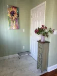 Spacious, serene, lovely, centrally located  2-bedroom home in Salem  - sleeps 4 - บังกะโล