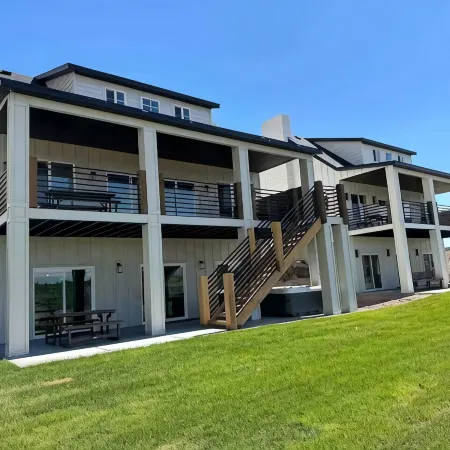 Luxury Large Farm Home @ Stoney Farms -NO CHOREs