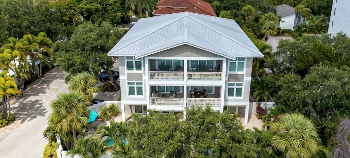 No Bunks-King Beds, Garage Parking, Private Beach Access-Less Crowded Hotels in Siesta Key