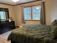 Veteran Owned, charming 4-bedroom house with WiFi, AC in lovely Presque Isle
