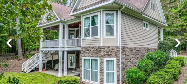 Spacious private home on Lake Oconee- located in a quiet cove. Hotels in Putnam County