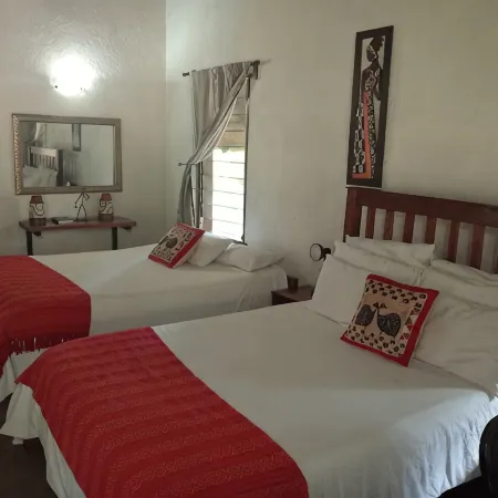 Cosy place along Zambezi River with Wi-fi Swimming Pool