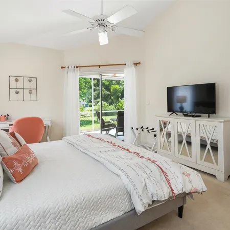 Gated Family Friendly Home - Pool Access /Pickle Ball - Near Downtown Naples