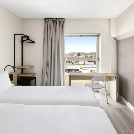 B&B Hotel Granada Отели рядом с достопримечательностью «Шана»