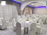 Hotel Leon - Ristorante Al Cavallino Rosso - parking