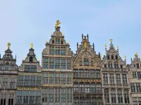 Leonardo Hotel Antwerp Отели рядом с достопримечательностью «Улица Де Кейсерлей»