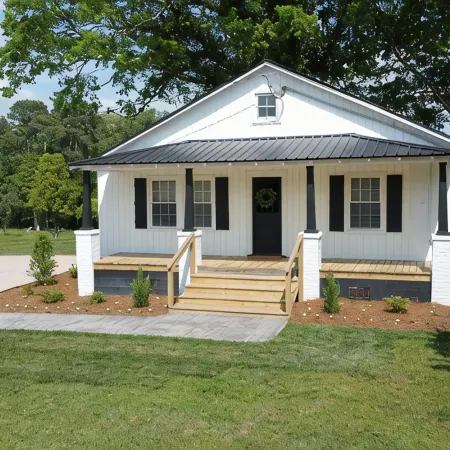 Charming 3-bedroom house in delightful Castalia with WiFi, AC