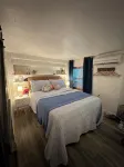 Cozy fishing cottage on canal in Matlacha - 2 bedrooms and large outdoor space - 4-Star