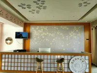 CLOUDS Hotel (Yongsheng) - parking