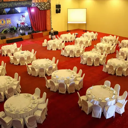 100 Sunset Kuta Hotel & Ballroom Отели рядом с достопримечательностью «Гавань Беноа»