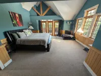 Trout Lake Treehouse - A large, splendid, and private mountain home!