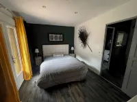 Superb villa with pool, 3 bedrooms, 2 bathrooms, large living room....... - Homestays