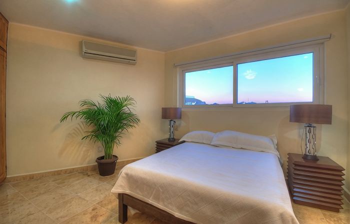 Farito Beachfront Penthouse, Surf & Paddle Board.