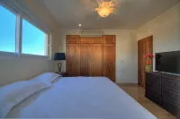 Farito Beachfront Penthouse, Surf & Paddle Board.