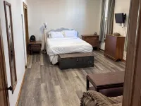 Beautiful Century old Apartments-Apt B Hotels in Algoma