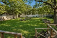 Country Comfort - Spacious Brownwood Home - 3-Star
