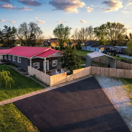 Bourbon Blue - Bourbon Trail Getaway - 8 Minutes from Downtown Bardstown!