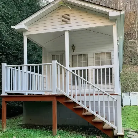 Recently Updated - Cozy Creekside Tiny Home w/ Full Kitchen; Walk to Distillery