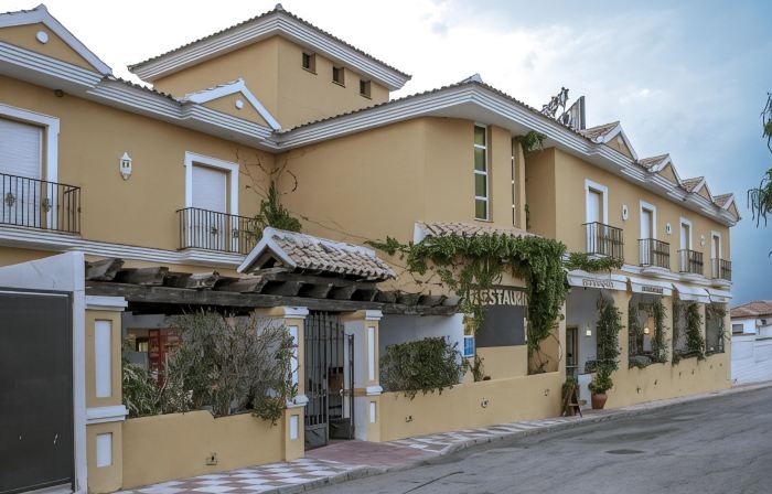 Albenzaire Hotel Asador