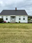 Charming 3-bedroom farmhouse with AC, WiFi in quaint Austinburg