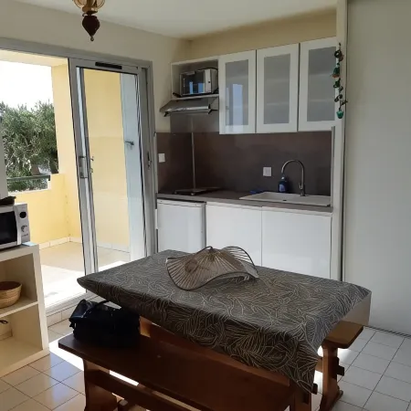 1-bedroom studio with sea view. Ideal for 2 adults and 1 child.