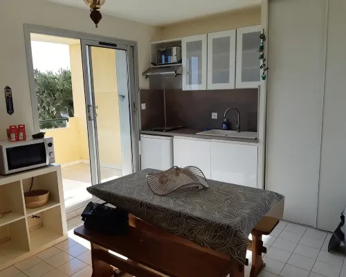 1-bedroom studio with sea view. Ideal for 2 adults and 1 child. Hotels in Fleury