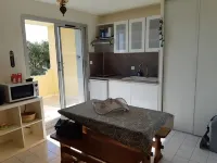1-bedroom studio with sea view. Ideal for 2 adults and 1 child.