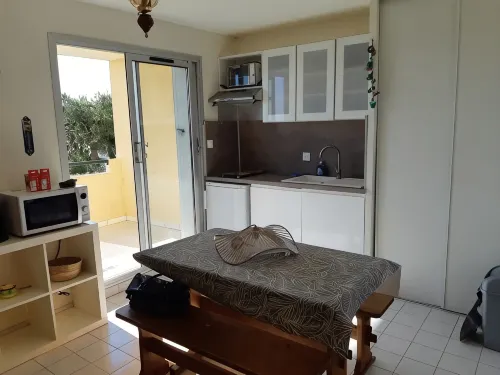 1-bedroom studio with sea view. Ideal for 2 adults and 1 child.
