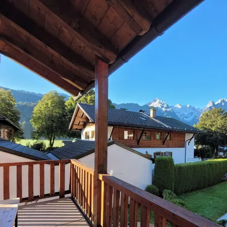 Alpinestay #1 - Apartment for 6: Mountain View, Balcony, Fireplace, Cinema, Yoga, Parking Lot