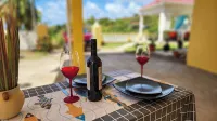 Perfect  getaway with amazing sunsets, 5 min walk from the Beach. Pet friendly! - Pools