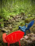 A Cozy Creekside Hideaway for Two — Fireplace, Hot Tub & Quiet Woods