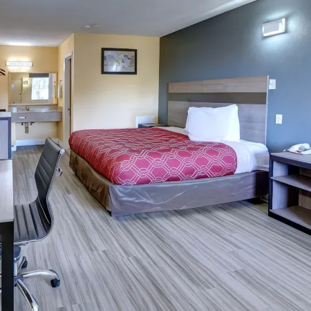 Econo Lodge at Military Circle