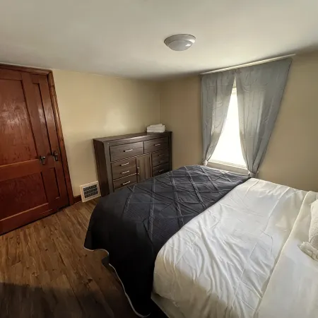The VilleTop - Charming 1-bedroom apartment in wonderful Steubenville, OH