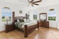 Large Family Retreat • Pool • Game Room • Gym • Near Beaches • Shopping! - Kitchens