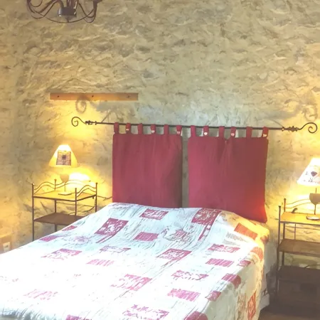 "Carlota "Semi-troglodyte house 200m from all amenities Отели в г. Малосен
