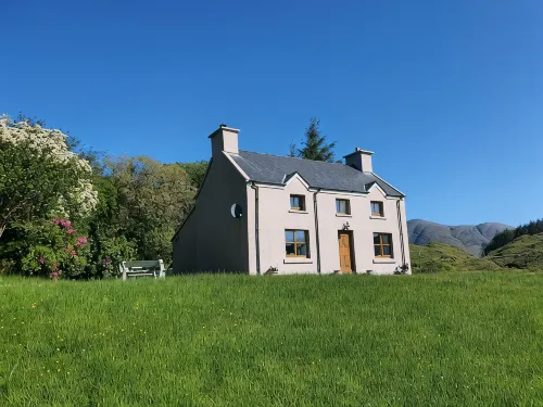 An Cnocan-beautiful cottage with stunning sea and mountain views - Vuoristonäköala