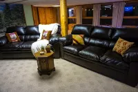 Wild Vines Log Cabin .5miles from Ky Lake, Hot Tub, Pool Table, 1500sqft Venue! - 2-Star