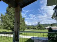The family friendly, easily accessible new Peacefulside Retreat!