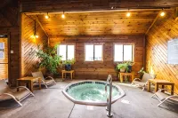 Cozy 2 Bed, 2 Bath Condo on Golf Course with Hot Tub, Sauna & Pool! - 3-Star
