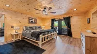 4 Loves Lodge - Main Home Sleeps 22, 5 BR, 5 1/2 BA, Pet Friendly - Hytter