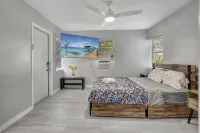 Spacious studio, 2 blks walk to Ave, close to beach, pets allowed, free parking