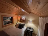 The Woodpecker Cabin on Guemes Island with Hot Tub! - 3 ดาว
