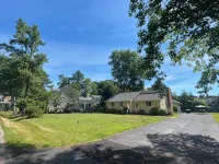 Walk to Bethany Beach, restaurants and CVS in under 10 minutes! Perfect for 8! Hotels in Bethany Beach